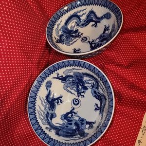 Blue willow Chinese porcelain nesting bowl.